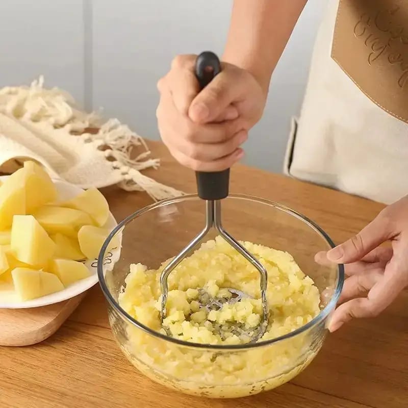 Manual potatoes and garlic masher