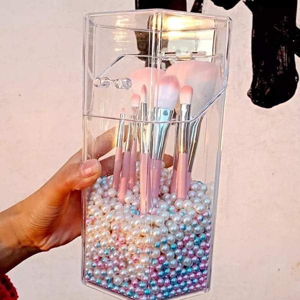 Pearl brush holder with pearls