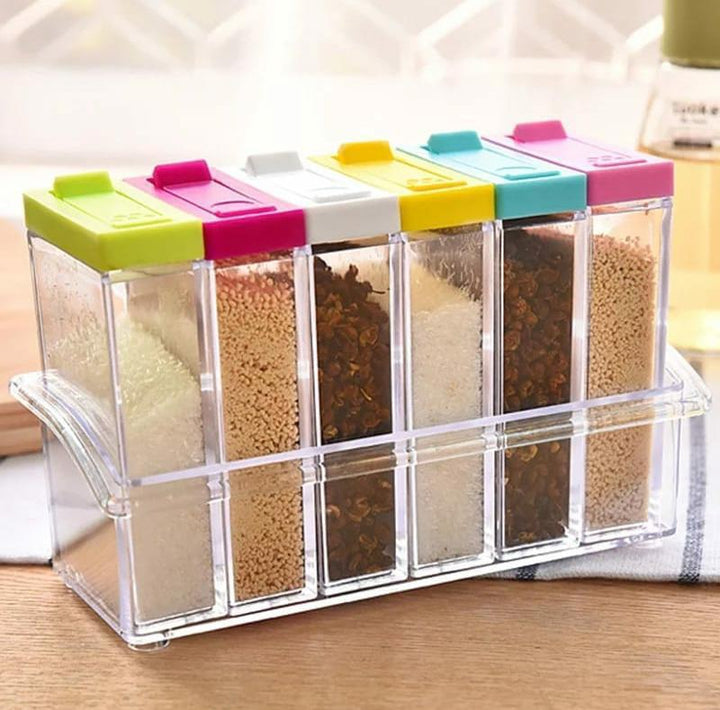 Transparenr spice jar set.